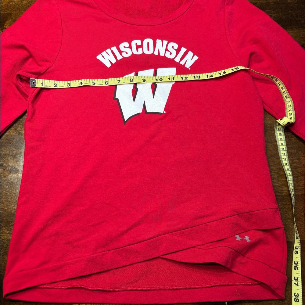 Wisconsin Badgers Under Armour Red Long Sleeve Sweatshirt Women’s M - Picture 4 of 5